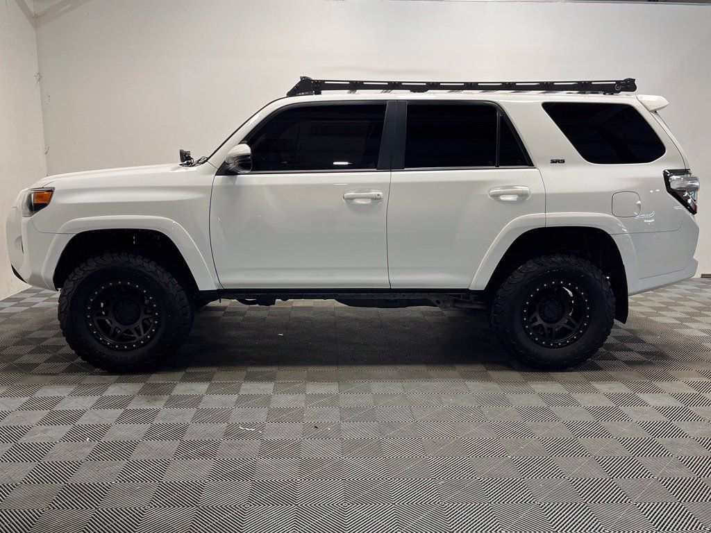 Used 2020 Toyota 4Runner SR5 Premium w/ Moonroof Package AWD/4WD image 23