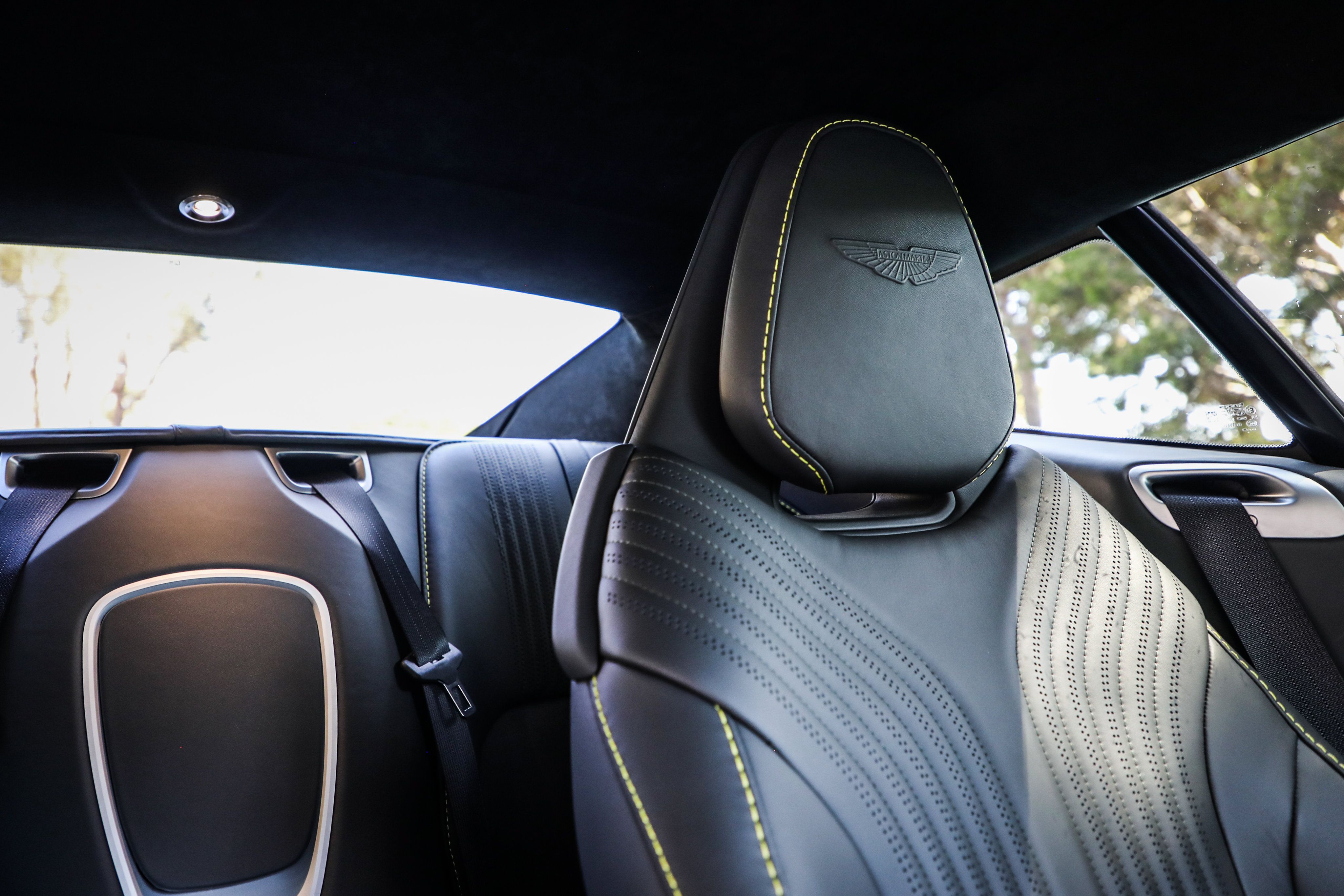 Used 2022 Aston Martin DB11 Coupe RWD image 22