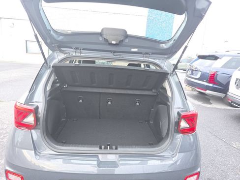 Certified 2023 Hyundai Venue SE FWD image 6