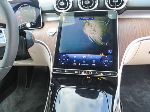 Used 2025 Mercedes-Benz CLE 300 4MATIC Coupe image 14