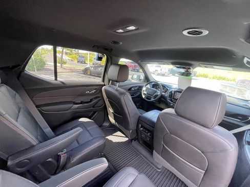 Used 2022 Chevrolet Traverse RS image 11