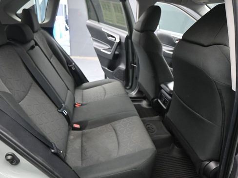 Used 2020 Toyota RAV4 XLE FWD image 17