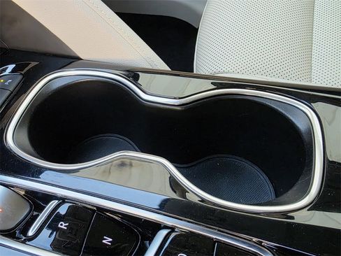 Used 2022 Buick Envision Essence w/ Technology Package I image 40