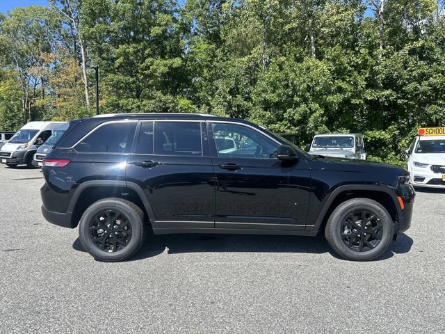 New 2026 Jeep Grand Cherokee Altitude AWD/4WD image 2