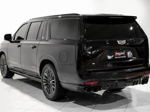Used 2023 Cadillac Escalade ESV V image 9
