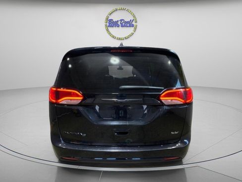 Used 2018 Chrysler Pacifica Touring-L w/ Premium Audio Group FWD image 4