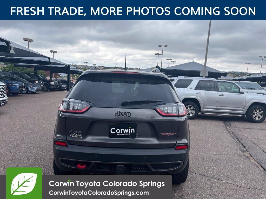 Used 2019 Jeep Cherokee Trailhawk w/ Comfort/Convenience Group AWD/4WD image 3