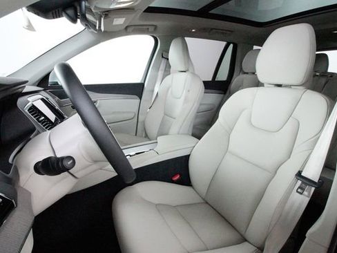 Certified 2025 Volvo XC90 B6 Plus w/ Protection Package Premier image 23