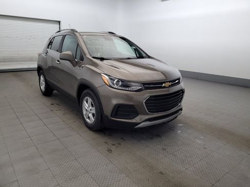 Used 2020 Chevrolet Trax LT w/ LT Convenience Package FWD image 13