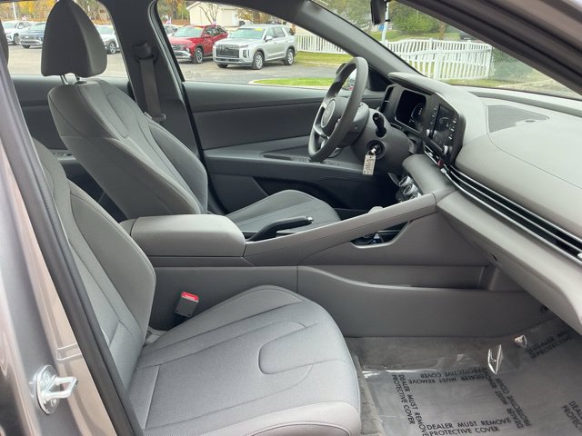 Used 2024 Hyundai Elantra SE FWD image 38