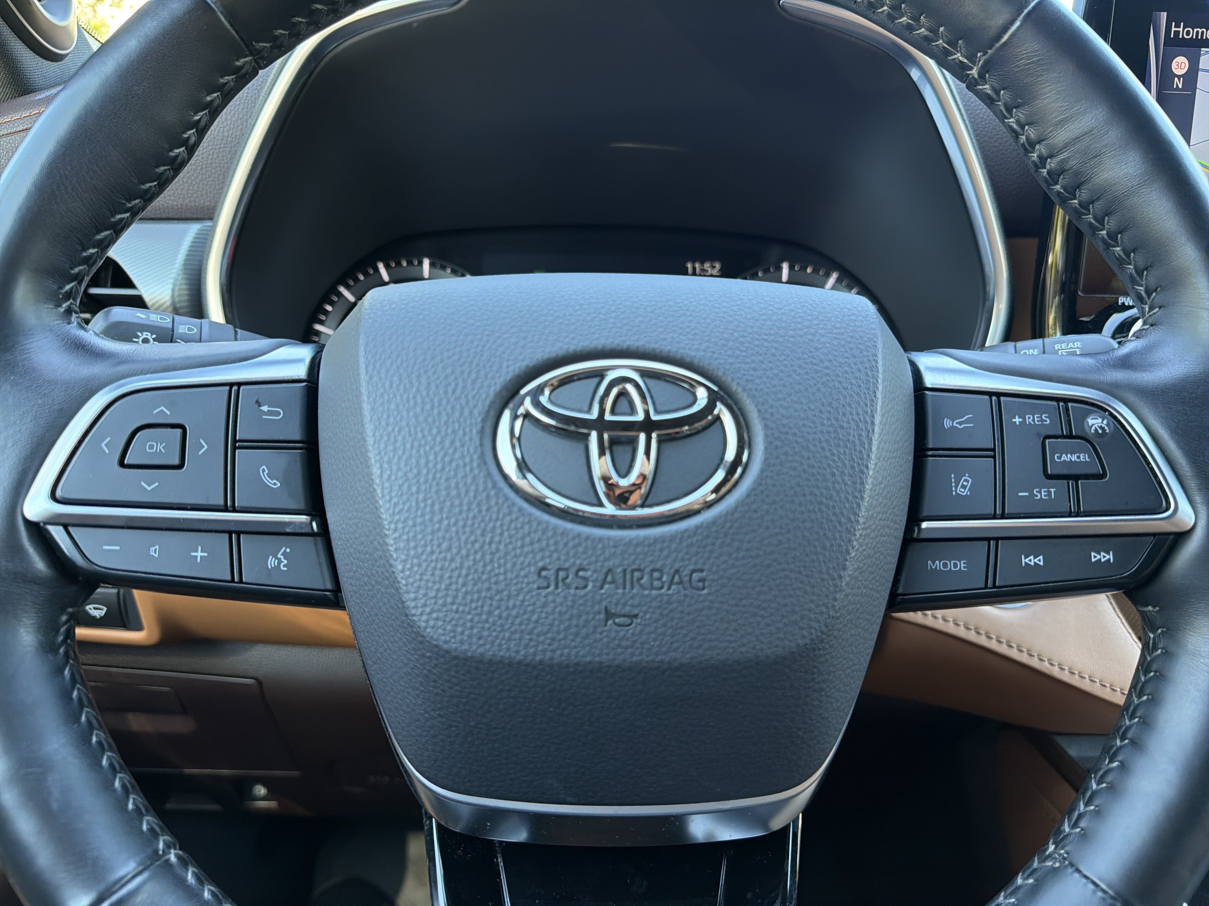 Used 2021 Toyota Highlander Platinum AWD/4WD image 11