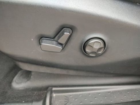 Used 2025 Chrysler Pacifica Select FWD image 26