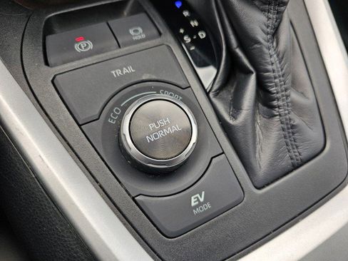 Used 2020 Toyota RAV4 Limited image 34