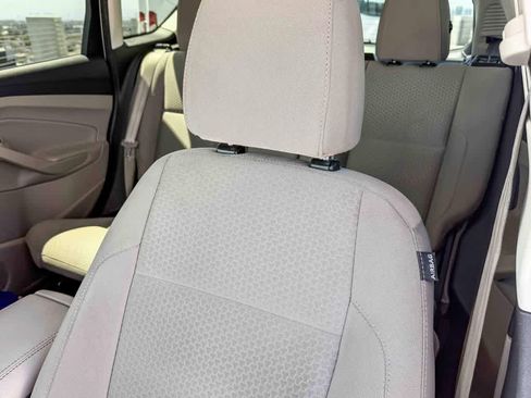 Used 2017 Ford C-MAX SE w/ Cargo Management Package FWD image 25