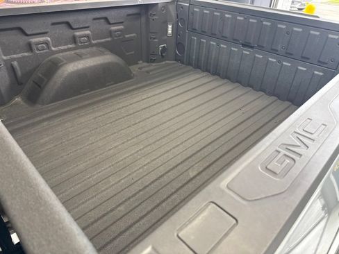 Used 2025 GMC Sierra 1500 AT4 w/ AT4 Premium Package AWD/4WD image 11