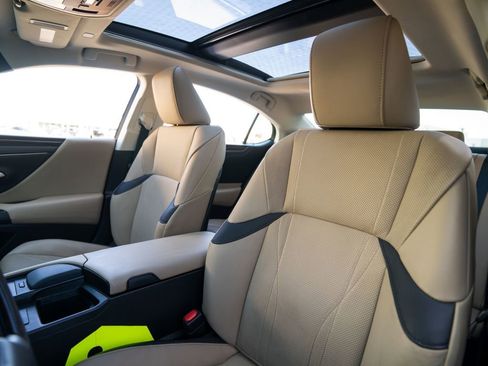 Used 2021 Lexus ES 350 Luxury w/ Accessory Package image 6