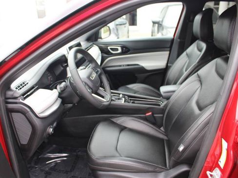 Used 2025 Jeep Compass Limited AWD/4WD image 12