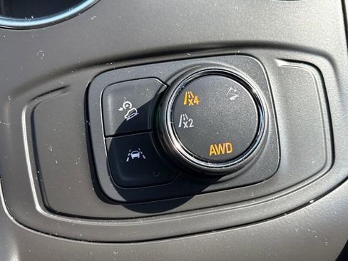 Used 2024 GMC Terrain SLE image 17