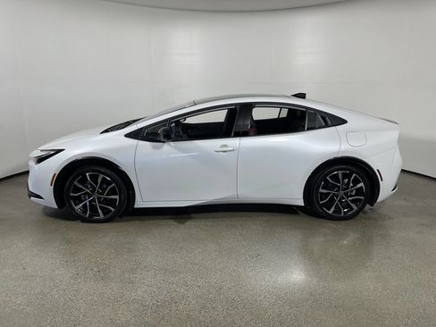 New 2026 Toyota Prius Plug-In Hybrid FWD image 6