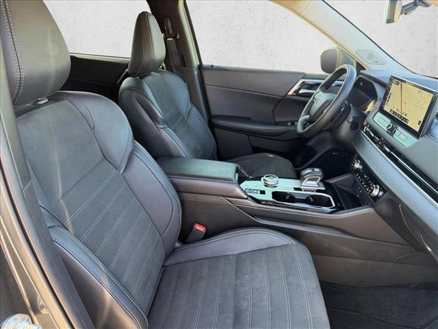 Used 2025 Mitsubishi Outlander SE FWD image 24