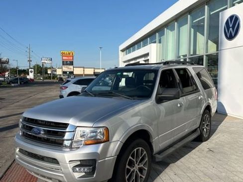 Used 2017 Ford Expedition XLT w/ Equipment Group 202A RWD image 16