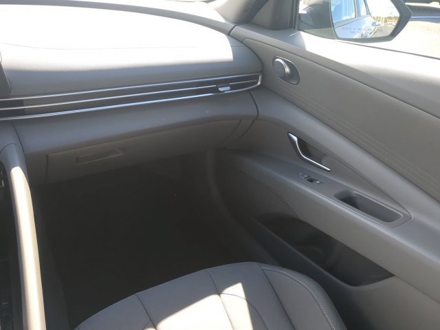 Used 2025 Hyundai Elantra Hybrid FWD image 15