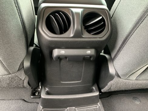 Used 2024 Jeep Wrangler Unlimited w/ Convenience Group AWD/4WD image 28
