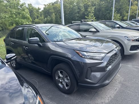 Used 2024 Toyota RAV4 LE AWD/4WD image 5