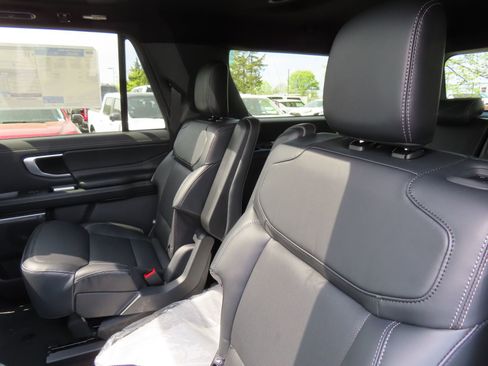 New 2026 Ford Expedition Max Platinum image 20