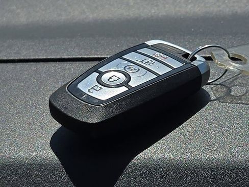 Used 2022 Ford Expedition XLT RWD image 16