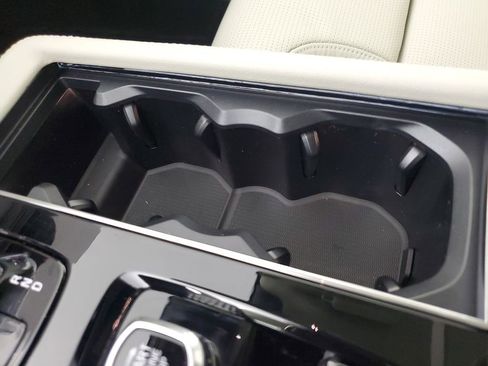 New 2026 Volvo XC90 T8 Ultra w/ Protection Package Premier AWD/4WD image 32