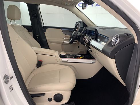 Used 2022 Mercedes-Benz GLB 250 4MATIC w/ Premium Package Lite image 43