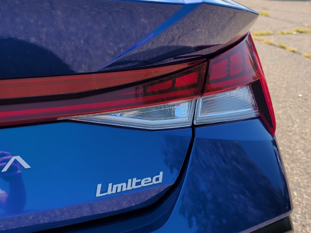 Used 2025 Hyundai Elantra Limited FWD image 43