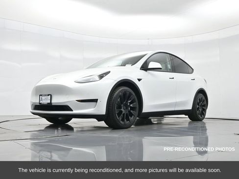 Used 2022 Tesla Model Y Long Range image 45