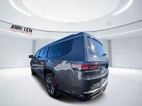 Used 2023 Jeep Wagoneer L Series III w/ Premium Group I image 4