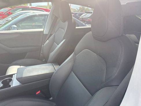 Used 2026 Tesla Model Y Long Range RWD image 3