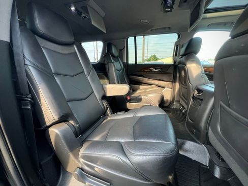 Used 2020 Cadillac Escalade ESV Premium Luxury image 25