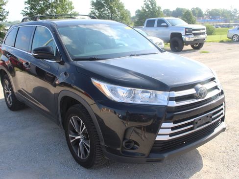 Used 2017 Toyota Highlander LE w/ Carpet Mat Package FWD image 8