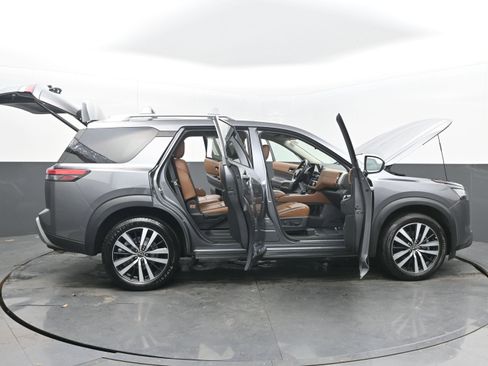Used 2023 Nissan Pathfinder Platinum w/ Cargo Package image 45