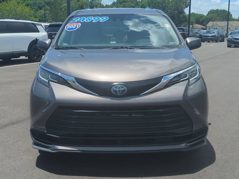 Used 2021 Toyota Sienna LE w/ LE Plus Package FWD image 10