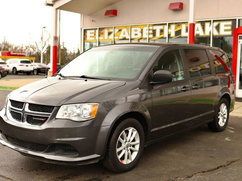 Used 2018 Dodge Grand Caravan SE image 1