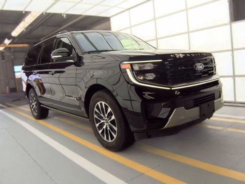 Used 2025 Ford Expedition Max Platinum AWD/4WD image 3