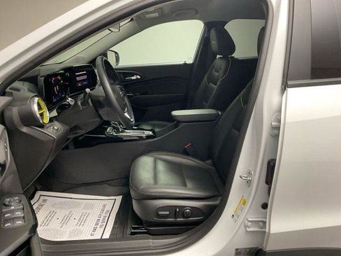 Used 2025 Chevrolet Trax ACTIV FWD image 14