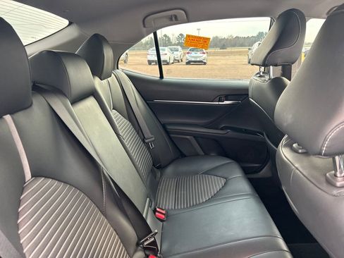 Used 2018 Toyota Camry SE image 25
