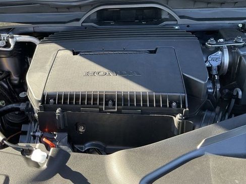 New 2025 Honda Pilot Touring image 9