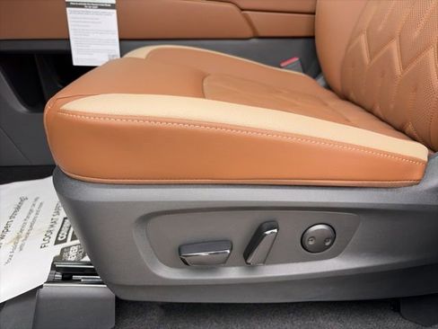 New 2026 Nissan Pathfinder Platinum FWD image 10