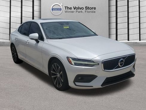 Used 2021 Volvo S60 T5 Momentum FWD image 2