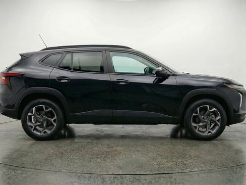 Used 2025 Chevrolet Trax LT image 11