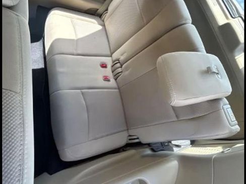 Used 2018 Nissan Pathfinder SV w/ SV Tech Package image 6