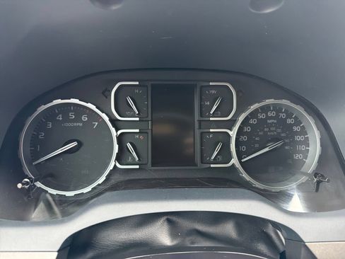 Used 2020 Toyota Tundra SR5 w/ SR5 Convenience Package AWD/4WD image 18